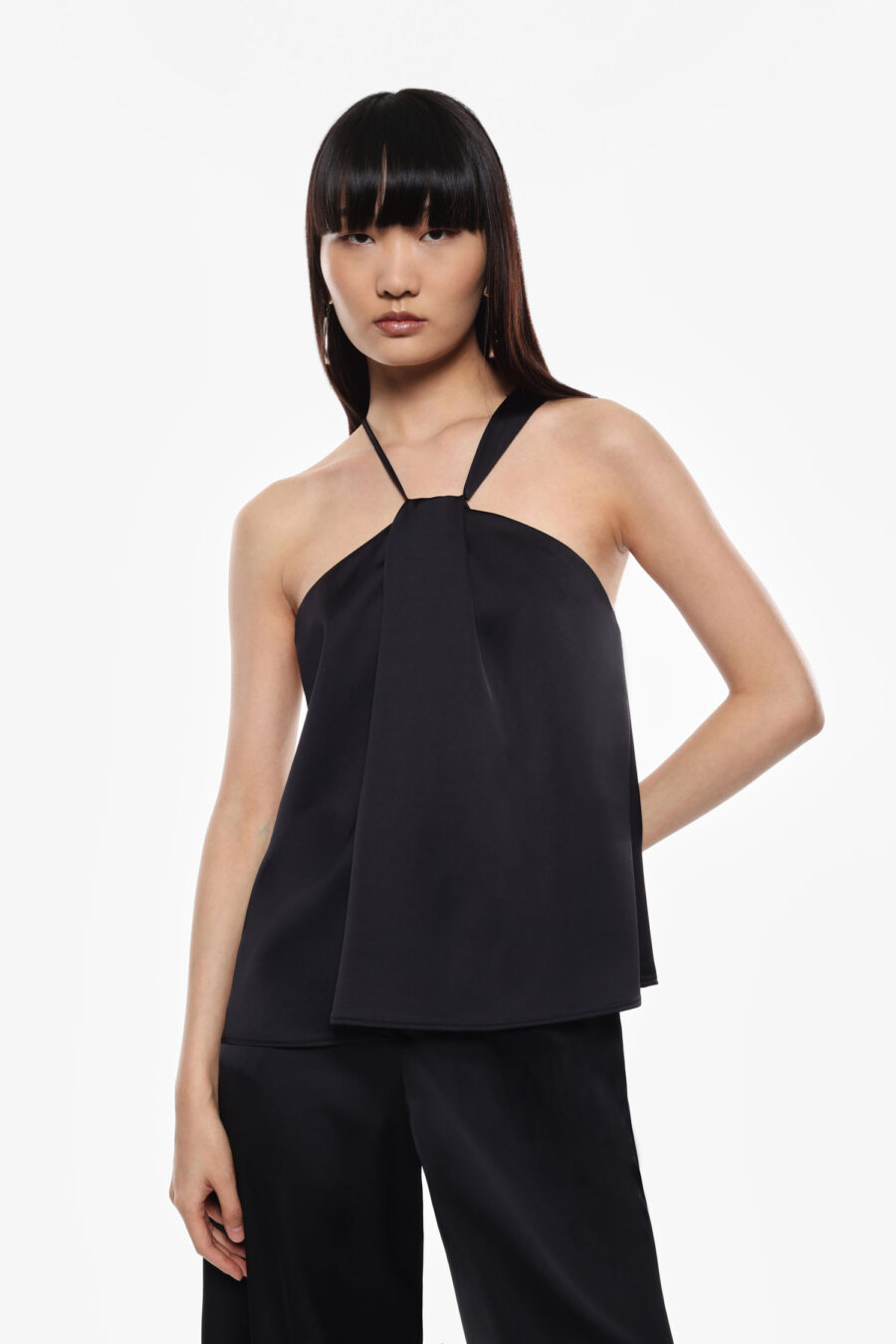 Bandeau top s viazaním okolo krku