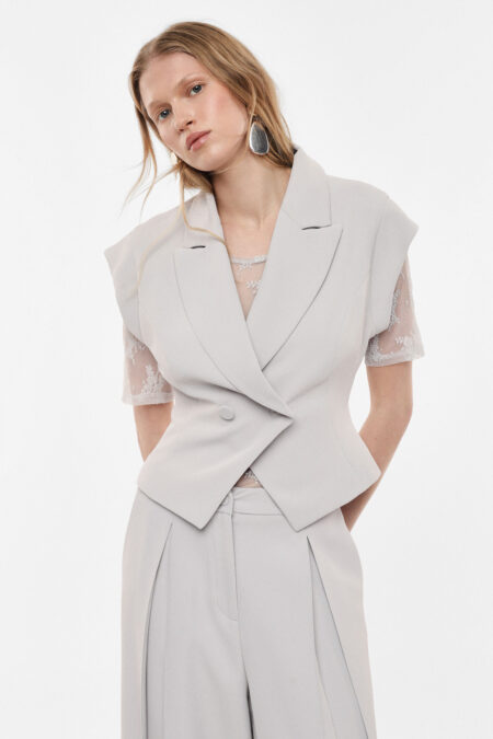 Krátka dvojradová vesta