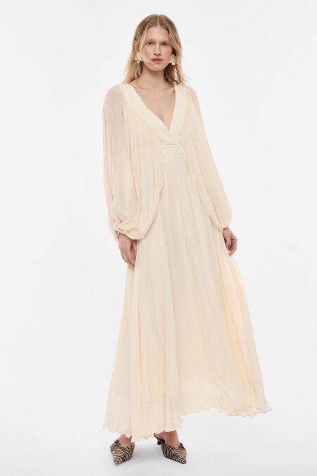 Dlhé plisované šaty s balónovými rukávmi