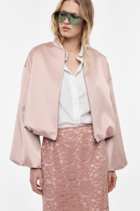 Krátka bomber bunda so širokými rukávmi