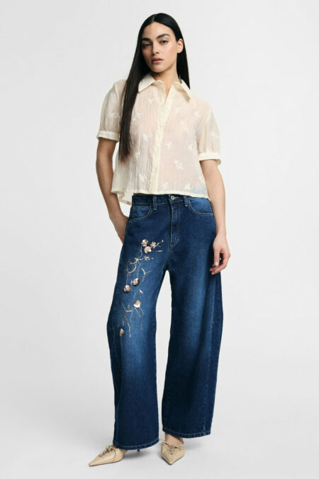 Široké džínsy s kvetinovou výšivkou