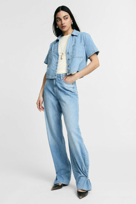 Džínsy rovného strihu s detailmi špendlíkov