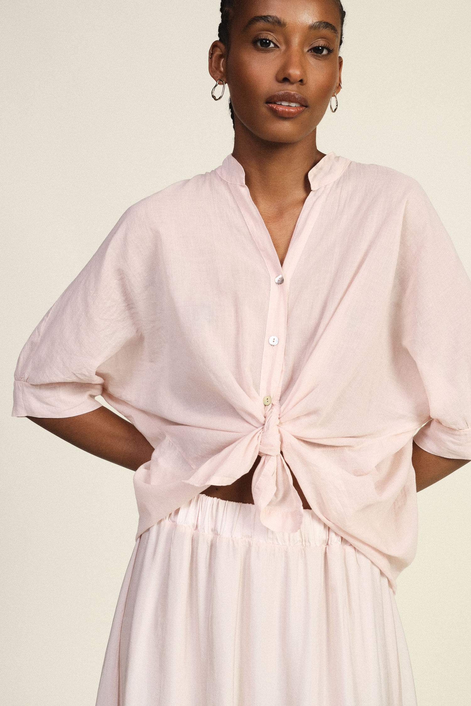 Košeľa s predným uzlom