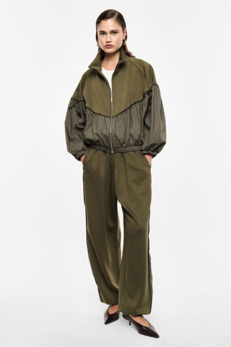 Nohavice jogger strihu