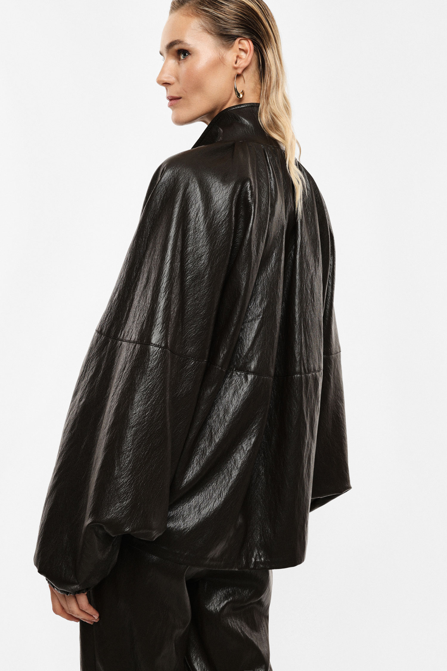 Oversized bunda z imitácie kože – Obrázok 2